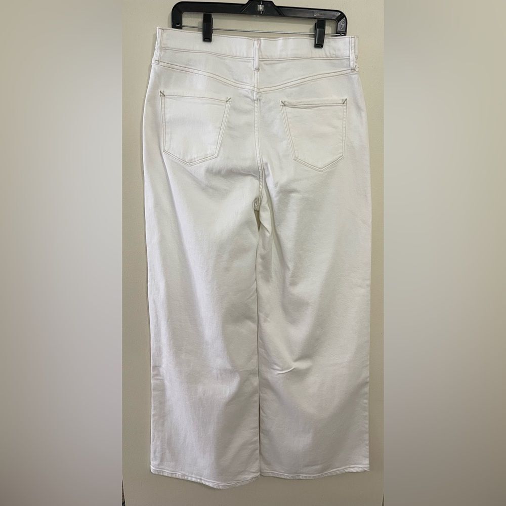 a.n.a Women's High-Rise Wide Leg Pleated Jeans White. Size 10. NWT - Picture 16 of 16